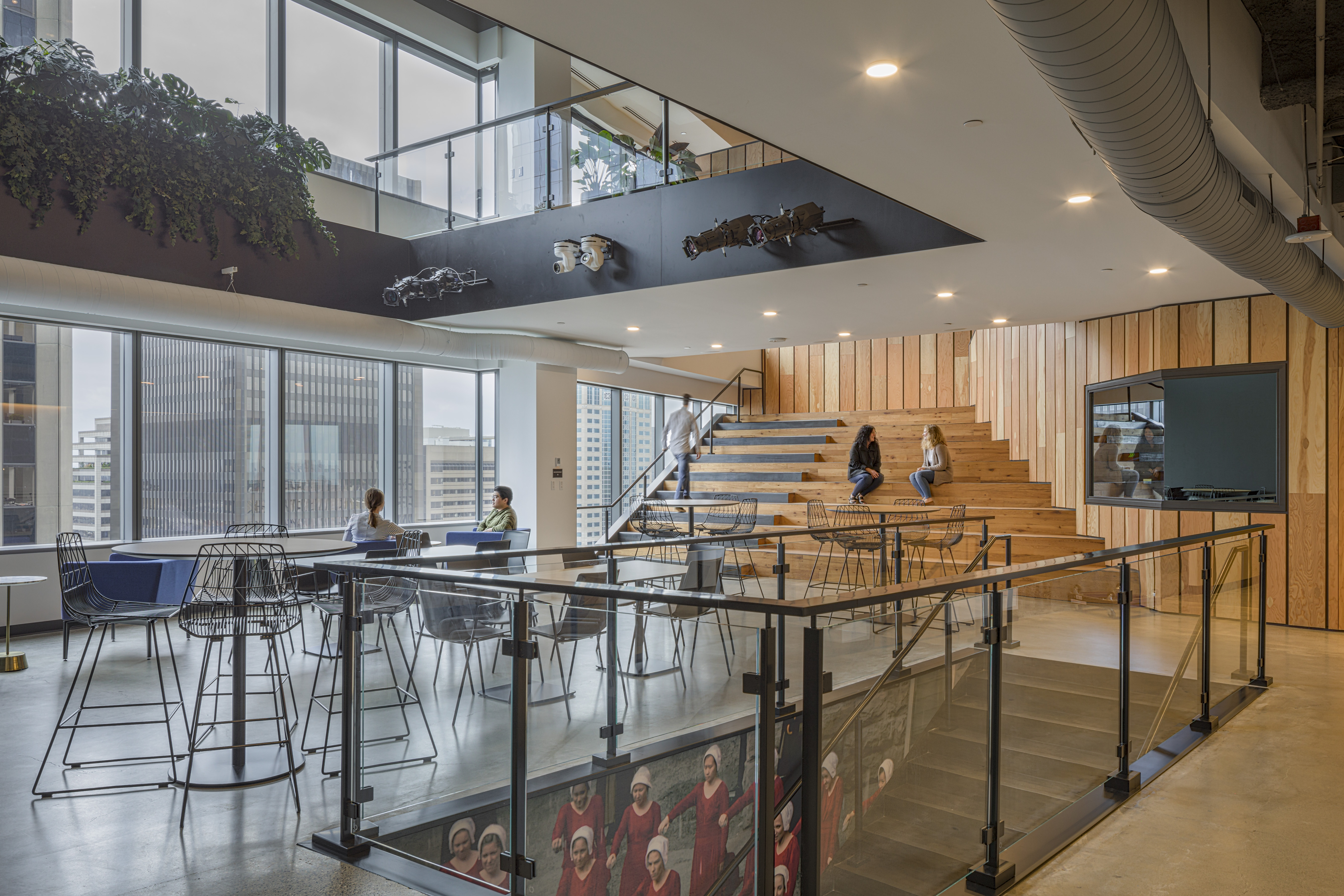 Three-floor assembly area for employees